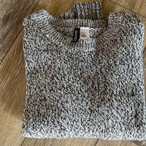 Heather speckled gray knit top